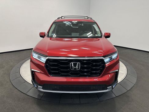 Certified 2025 Honda Pilot Touring image 3