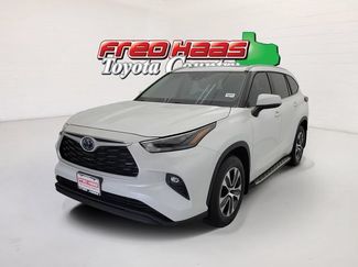 Used 2023 Toyota Highlander XLE FWD video 1