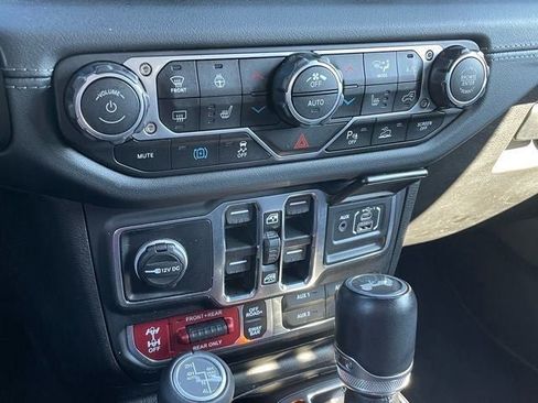 Used 2024 Jeep Wrangler Unlimited Rubicon 4xe image 21