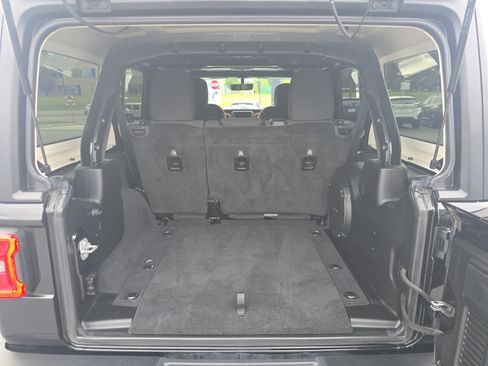 Used 2019 Jeep Wrangler Unlimited Rubicon AWD/4WD image 17