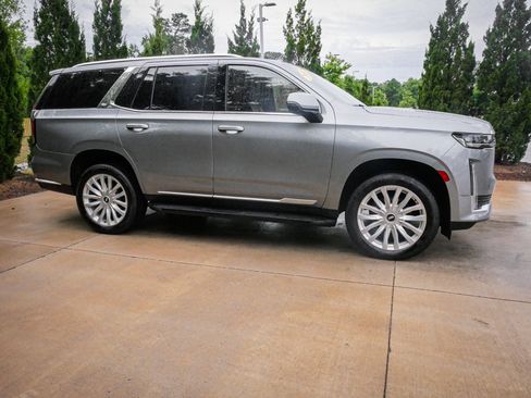 Used 2024 Cadillac Escalade Luxury AWD/4WD image 11