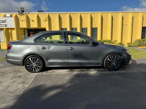 Used 2017 Volkswagen Jetta Sport FWD image 6