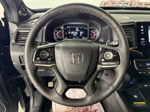 Used 2024 Honda Passport Black Edition image 13