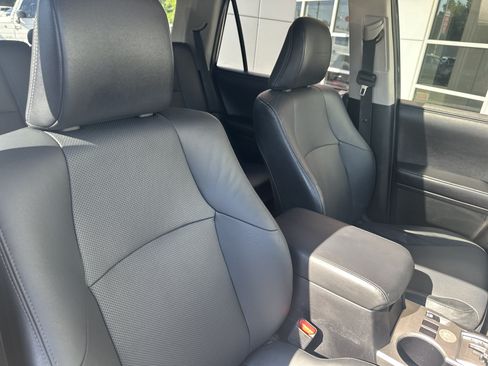 Used 2016 Toyota 4Runner Limited AWD/4WD image 32