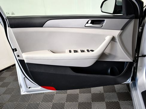 Used 2019 Hyundai Sonata SE image 17