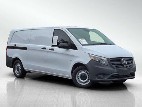 Used 2023 Mercedes-Benz Metris image 2