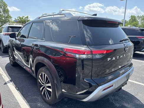 Certified 2025 Nissan Pathfinder Platinum AWD/4WD image 8