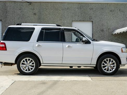 Used 2017 Ford Expedition Limited w/ Equipment Group 301A RWD image 8