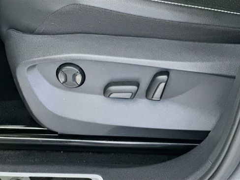 Used 2023 Volkswagen Tiguan SE R-Line image 23