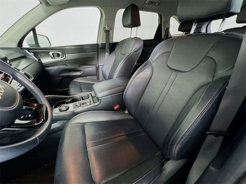 Certified 2023 Kia Sorento EX image 12