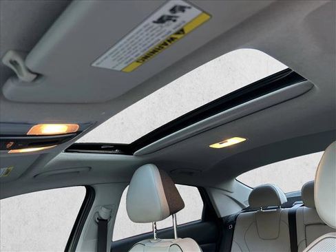 Used 2021 Hyundai Elantra Limited image 15