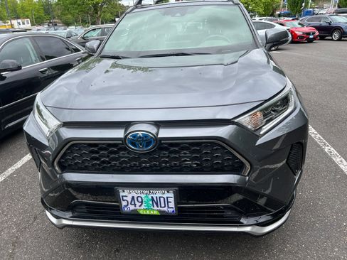 Used 2021 Toyota RAV4 SE w/ Weather & Moonroof Package AWD/4WD image 4