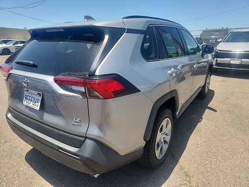 Used 2020 Toyota RAV4 LE w/ Carpet Mat Package AWD/4WD image 12