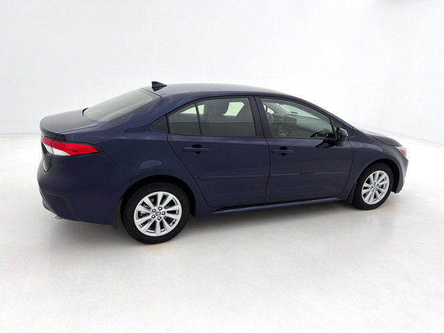 Used 2025 Toyota Corolla LE w/ LE Premium Package FWD image 6