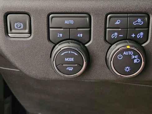 Used 2023 Chevrolet Silverado 1500 LT w/ Safety Package AWD/4WD image 19