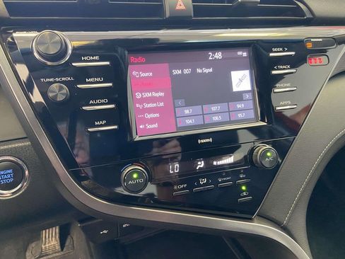 Used 2020 Toyota Camry SE w/ Convenience Package FWD image 21