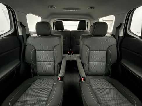 Used 2023 GMC Acadia SLE image 33