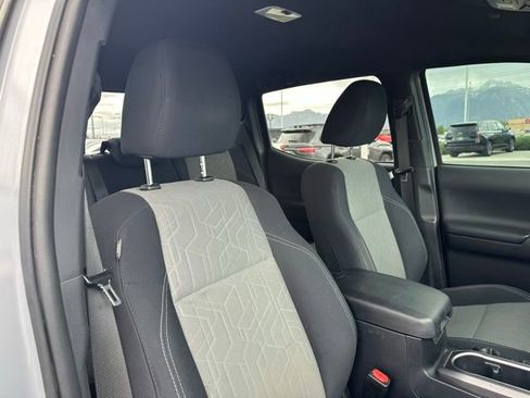 Used 2020 Toyota Tacoma TRD Off-Road w/ Technology Package AWD/4WD image 18
