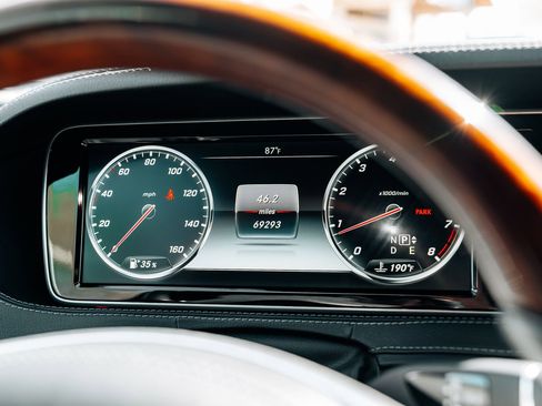 Used 2015 Mercedes-Benz S 550 Sedan image 32