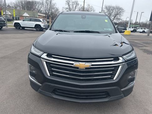 Used 2023 Chevrolet Traverse LT image 2