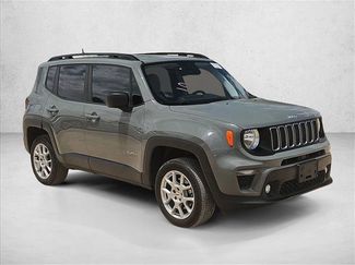 Used 2022 Jeep Renegade Latitude w/ Convenience Group AWD/4WD video 3