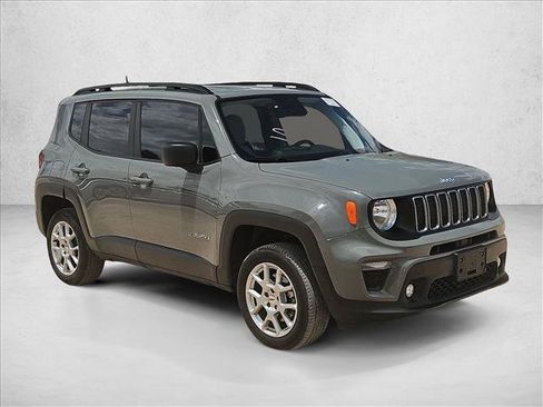 Used 2022 Jeep Renegade Latitude w/ Convenience Group AWD/4WD image 3