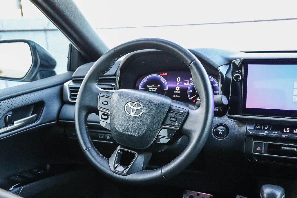Used 2025 Toyota Camry XSE FWD image 17