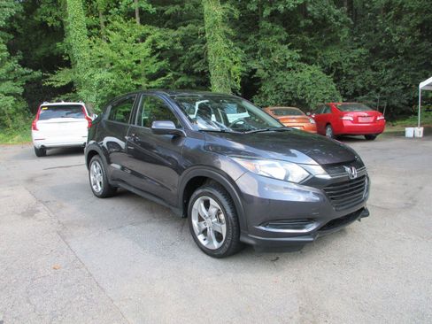 Used 2018 Honda HR-V LX image 3