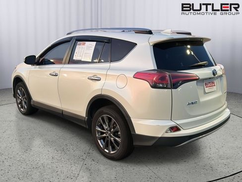 Used 2018 Toyota RAV4 Limited FWD image 4