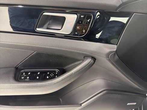 Used 2018 Porsche Panamera 4 image 11