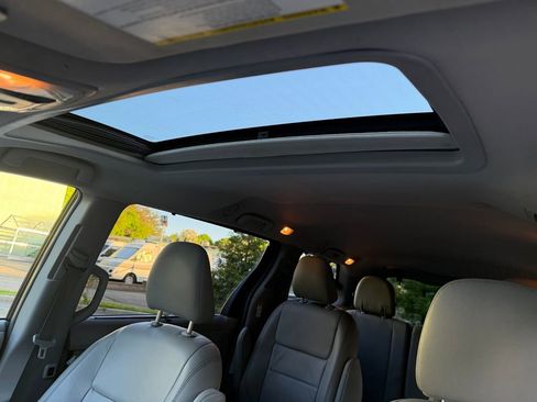 Used 2015 Toyota Sienna XLE w/ XLE Navigation Package FWD image 23