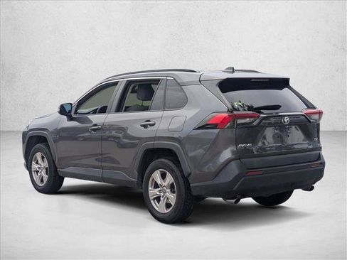 Used 2021 Toyota RAV4 XLE w/ Convenience Package FWD image 5