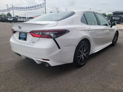 Used 2023 Toyota Camry SE FWD image 4
