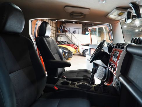 Used 2014 Toyota FJ Cruiser 4WD w/ Upgrade Package image 44