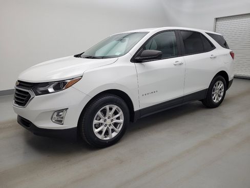 Used 2021 Chevrolet Equinox LS w/ LS Convenience Package image 2