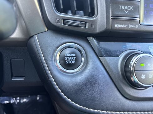 Used 2013 Toyota RAV4 Limited AWD/4WD image 17