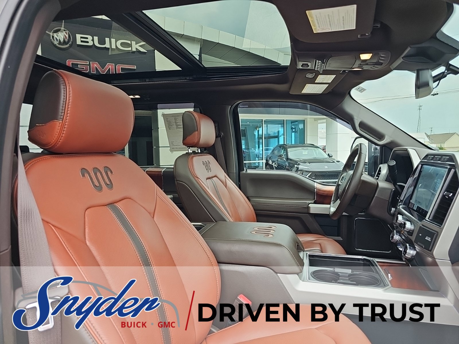 Used 2022 Ford F350 King Ranch w/ King Ranch Ultimate Package AWD/4WD image 34