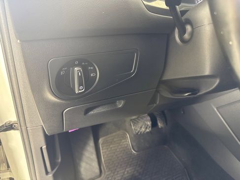 Used 2018 Volkswagen Tiguan SEL Premium image 17