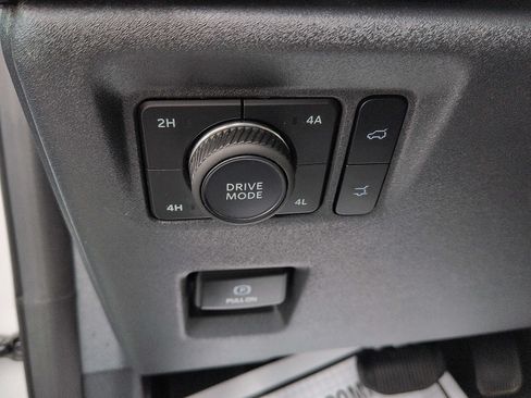 Certified 2025 Ford Expedition Active AWD/4WD image 17