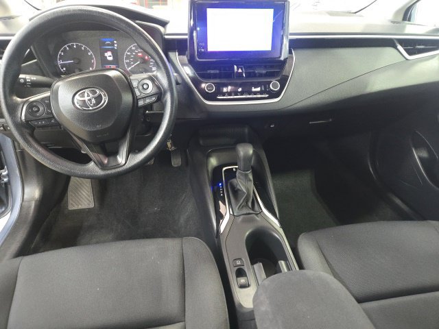 Used 2025 Toyota Corolla LE FWD image 4