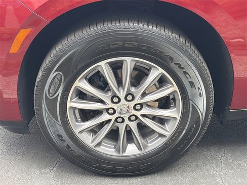 Used 2024 Buick Enclave Premium image 11