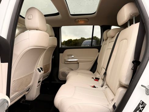 Used 2023 Mercedes-Benz GLB 250 w/ Premium Package image 16