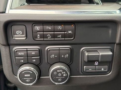 Used 2025 Chevrolet Tahoe Z71 w/ Z71 Off-Road Package AWD/4WD image 24