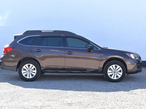 Used 2019 Subaru Outback 2.5i image 6