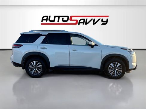 Used 2023 Nissan Pathfinder SL image 8