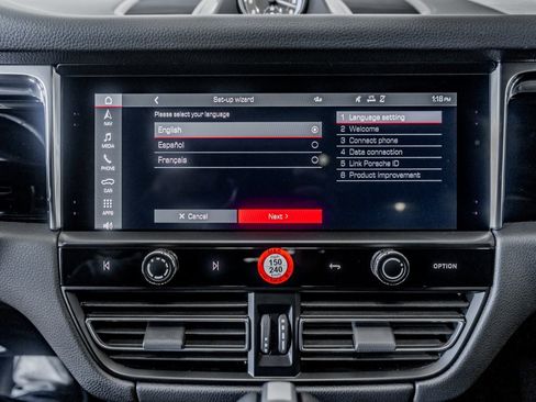 Certified 2025 Porsche Macan image 25