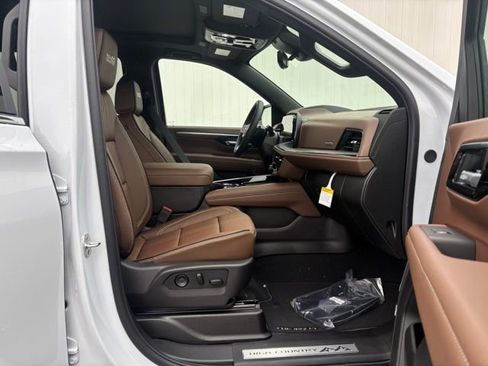 New 2026 Chevrolet Suburban High Country w/ Sun And Tow Package AWD/4WD image 15