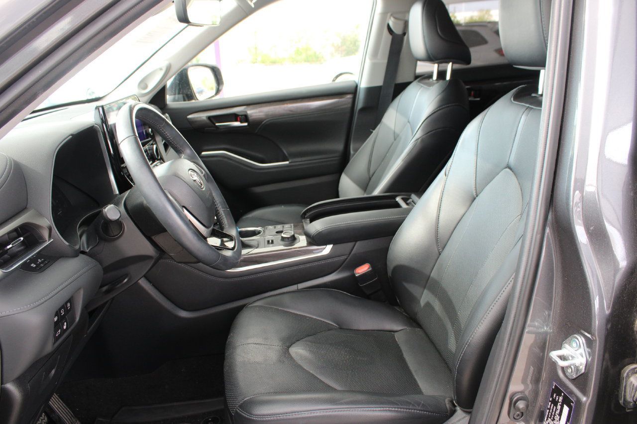 Used 2023 Toyota Highlander Limited AWD/4WD image 10