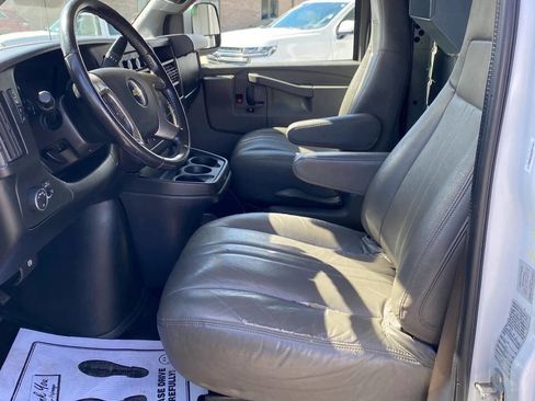 Used 2018 Chevrolet Express 2500 w/ Driver Convenience Package RWD image 10