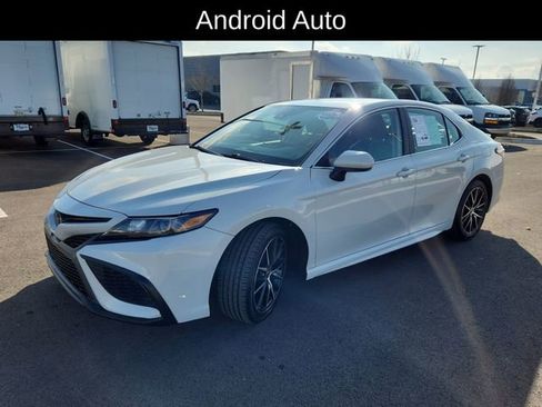 Used 2023 Toyota Camry SE image 3